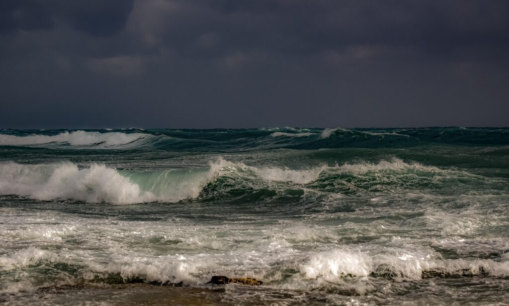 Vester havet ved den jyske vestkyst er et super sted at finde rav. Især i vinter månederne efter stom og pålandsvind.